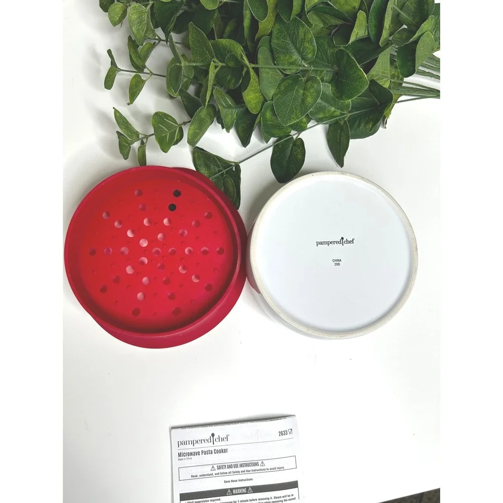 Pampered Chef Microwave Pasta Cooker 2633 Red White Ceramic Silicone